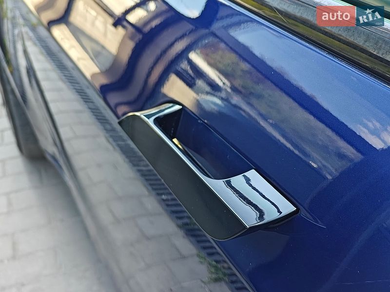 Лифтбек Tesla Model S 2021 в Львове