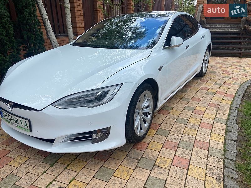 Ліфтбек Tesla Model S 2016 в Миколаєві