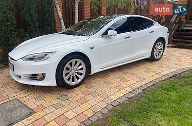 Лифтбек Tesla Model S 2016 в Николаеве