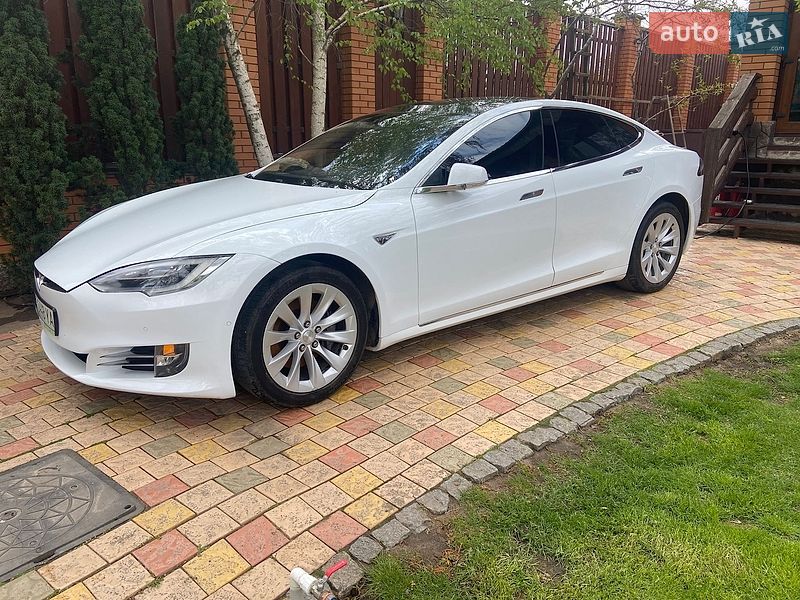 Tesla Model S 2016