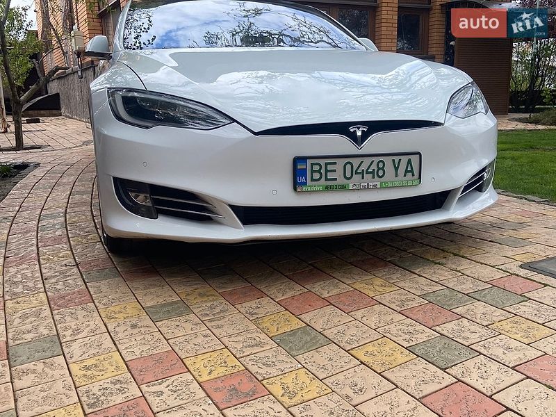 Ліфтбек Tesla Model S 2016 в Миколаєві