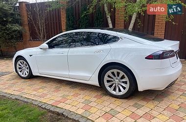 Ліфтбек Tesla Model S 2016 в Миколаєві