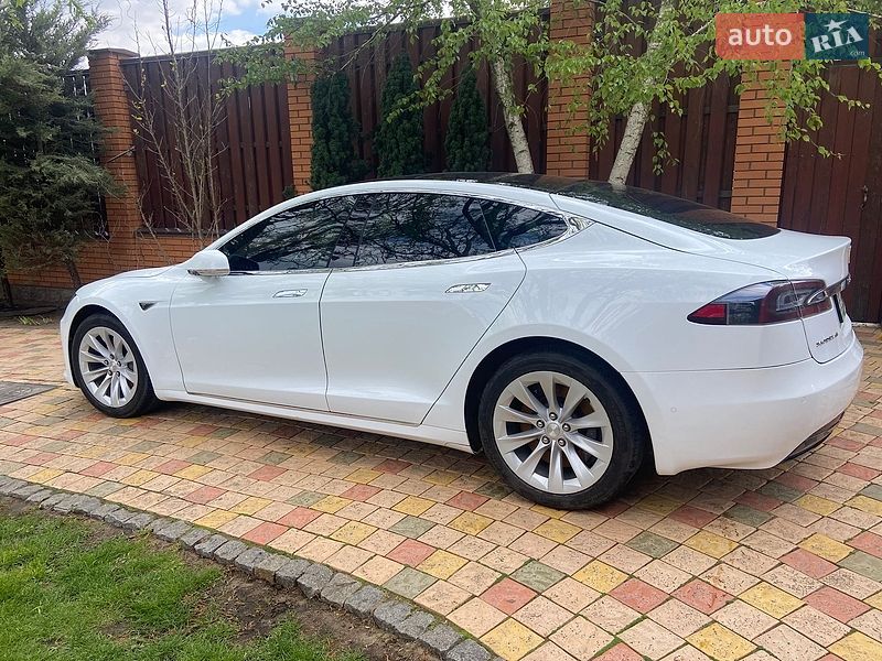 Ліфтбек Tesla Model S 2016 в Миколаєві