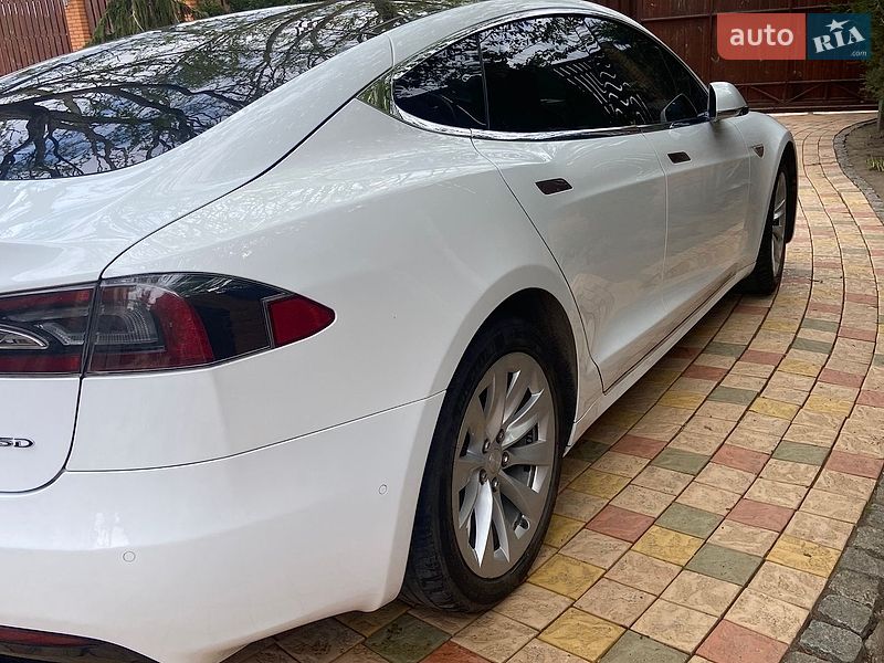 Ліфтбек Tesla Model S 2016 в Миколаєві