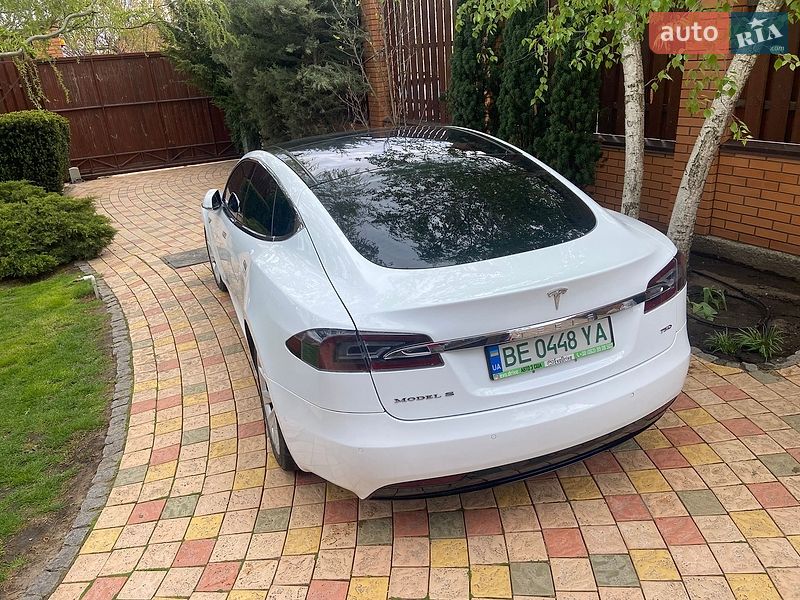 Ліфтбек Tesla Model S 2016 в Миколаєві