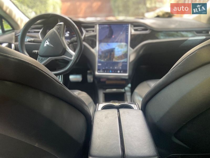 Ліфтбек Tesla Model S 2016 в Миколаєві