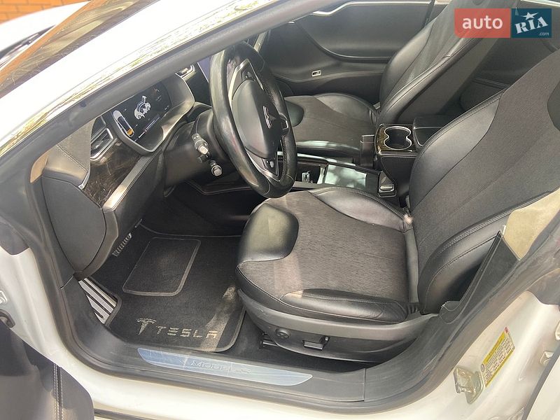 Ліфтбек Tesla Model S 2016 в Миколаєві