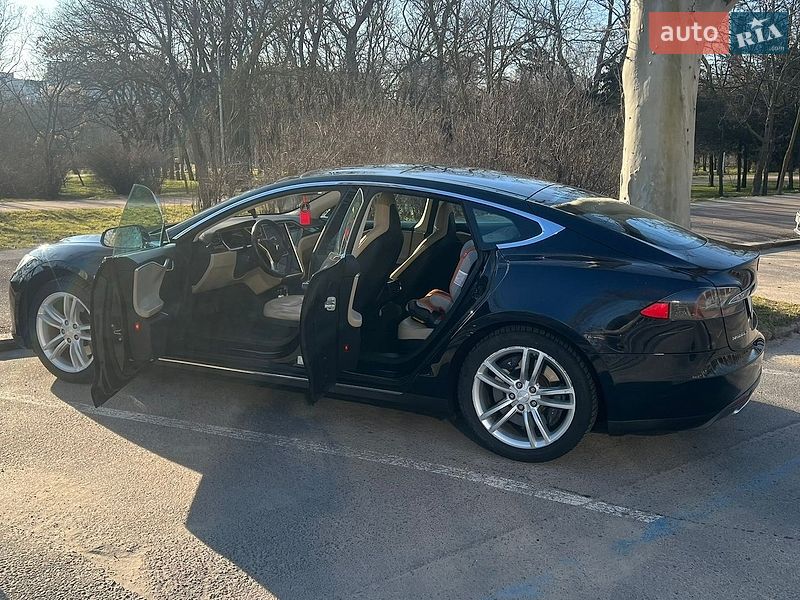 Лифтбек Tesla Model S 2013 в Одессе