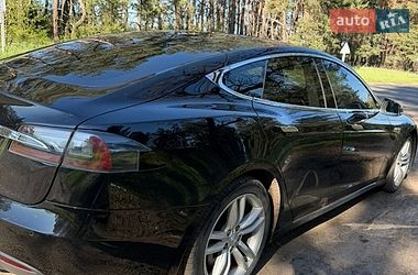 Лифтбек Tesla Model S 2014 в Валках