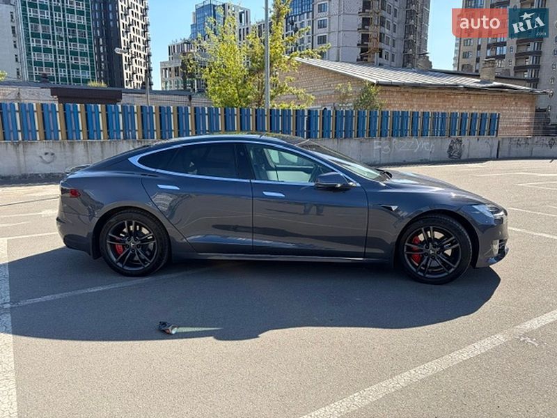 Лифтбек Tesla Model S 2020 в Киеве