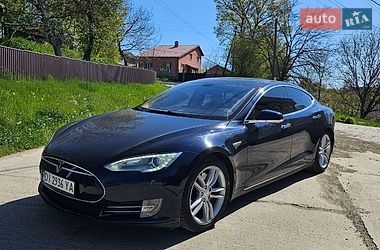Ліфтбек Tesla Model S 2013 в Чернівцях