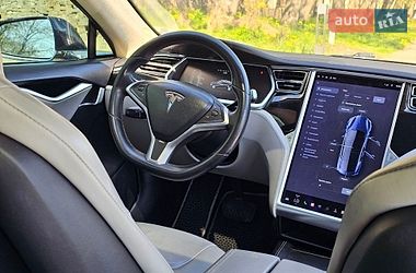 Ліфтбек Tesla Model S 2013 в Чернівцях