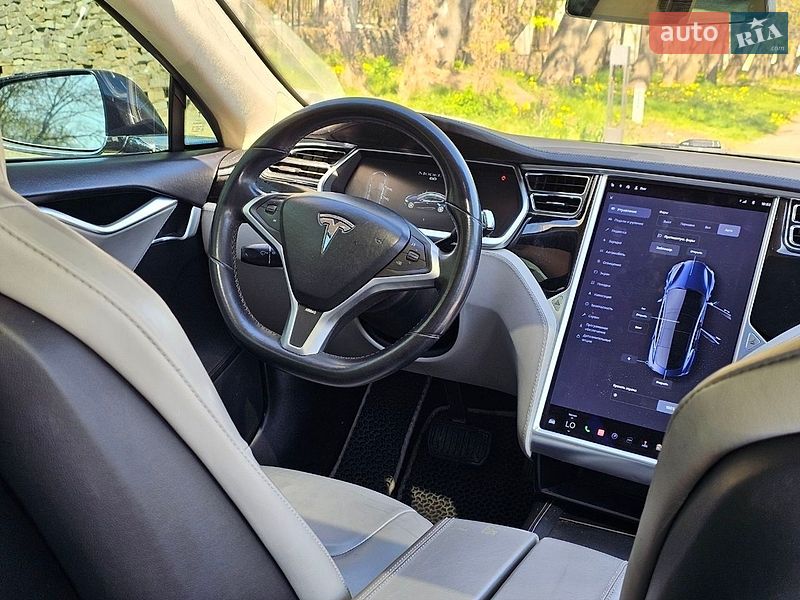 Ліфтбек Tesla Model S 2013 в Чернівцях