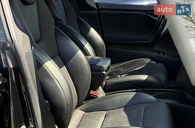 Ліфтбек Tesla Model S 2018 в Чернівцях