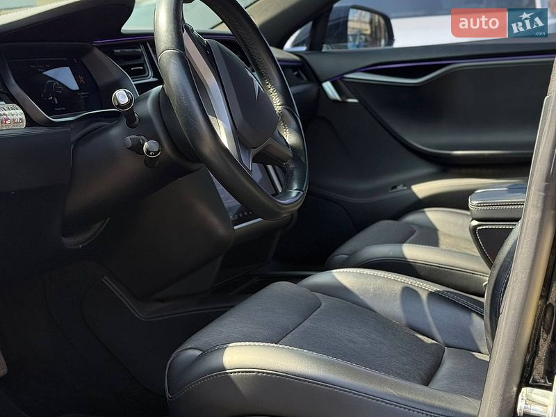 Ліфтбек Tesla Model S 2018 в Чернівцях