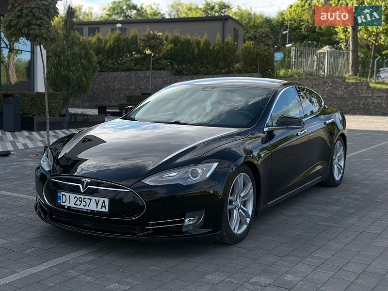 Tesla Model S 2014