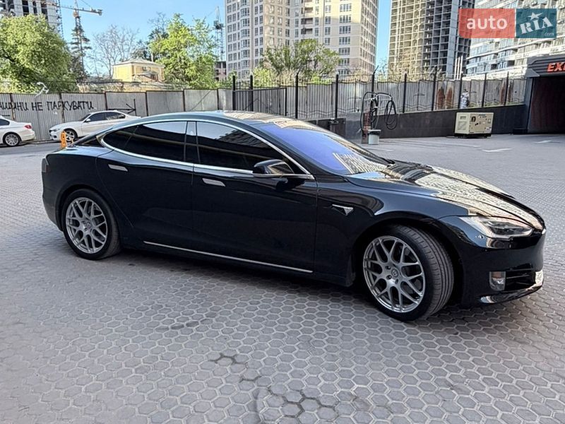 Лифтбек Tesla Model S 2017 в Одессе