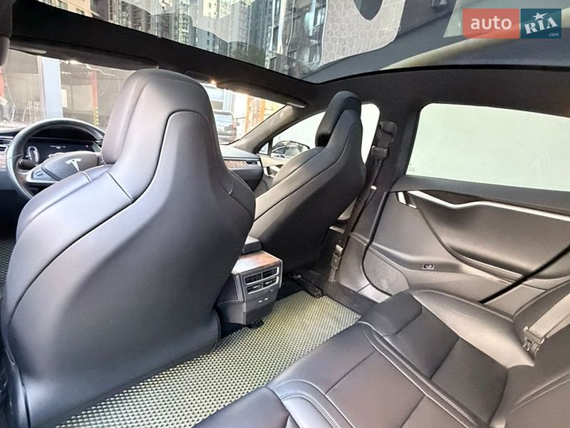 Лифтбек Tesla Model S 2017 в Одессе