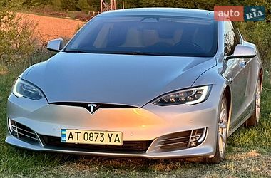 Лифтбек Tesla Model S 2016 в Ивано-Франковске