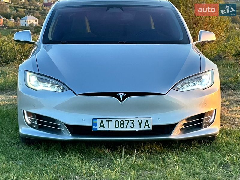 Лифтбек Tesla Model S 2016 в Ивано-Франковске