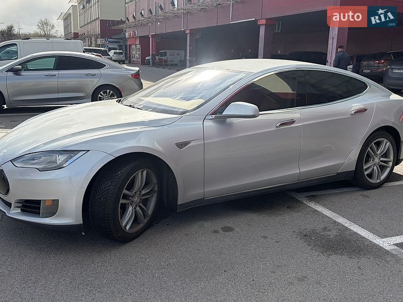 Ліфтбек Tesla Model S 2013 в Києві