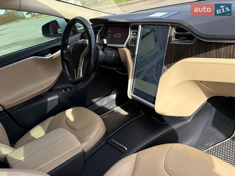Ліфтбек Tesla Model S 2013 в Києві