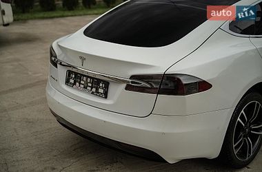 Лифтбек Tesla Model S 2016 в Черновцах
