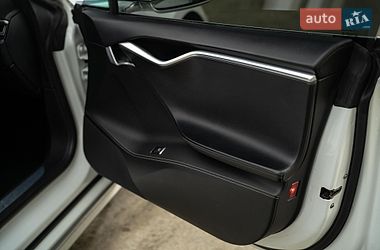 Лифтбек Tesla Model S 2016 в Черновцах