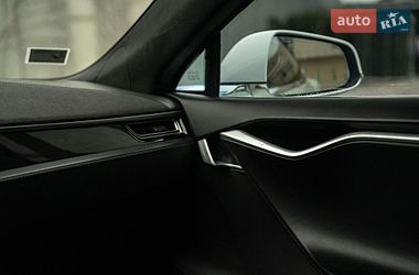 Лифтбек Tesla Model S 2016 в Черновцах