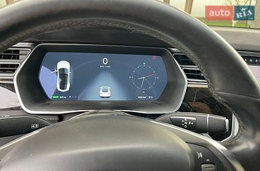Лифтбек Tesla Model S 2016 в Черновцах