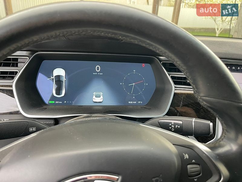 Лифтбек Tesla Model S 2016 в Черновцах