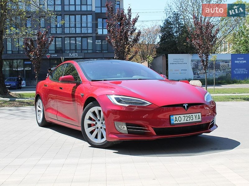 Лифтбек Tesla Model S 2020 в Ужгороде