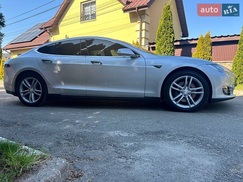 Лифтбек Tesla Model S 2013 в Киеве