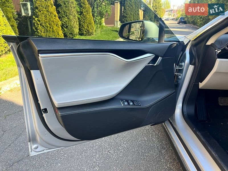 Лифтбек Tesla Model S 2013 в Киеве