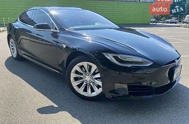 Лифтбек Tesla Model S 2016 в Киеве