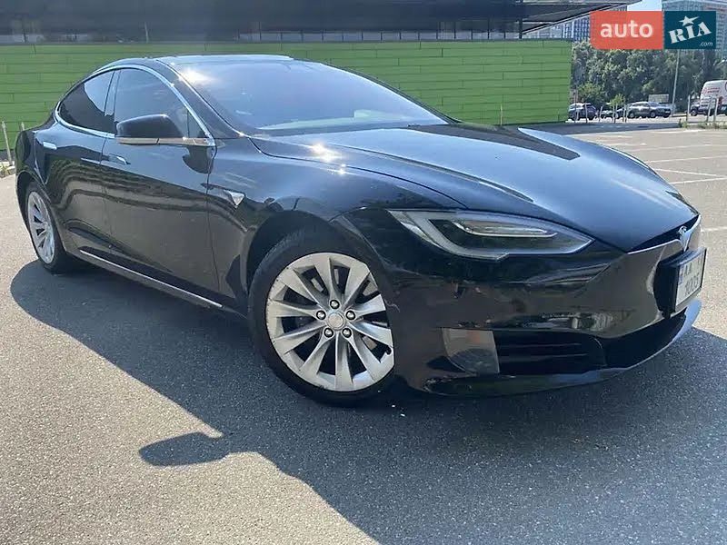 Лифтбек Tesla Model S 2016 в Киеве
