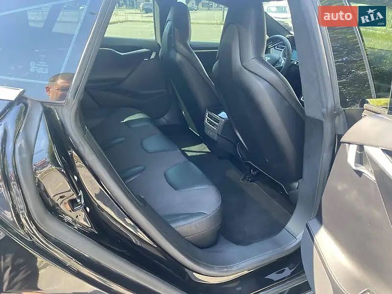 Лифтбек Tesla Model S 2016 в Киеве