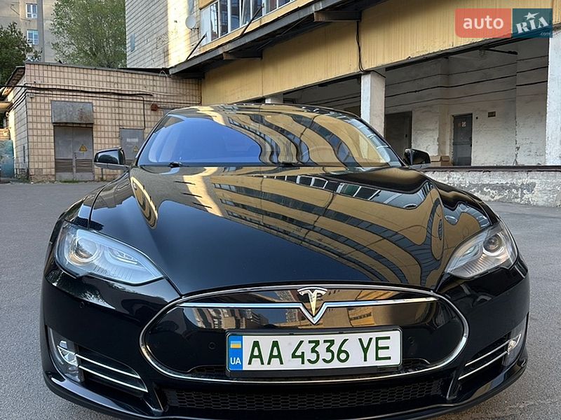 Лифтбек Tesla Model S 2014 в Киеве