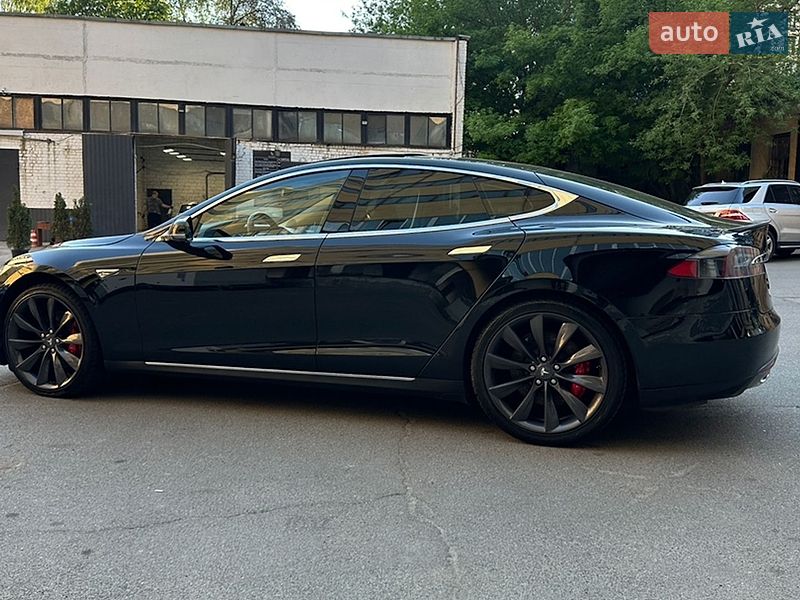 Лифтбек Tesla Model S 2014 в Киеве