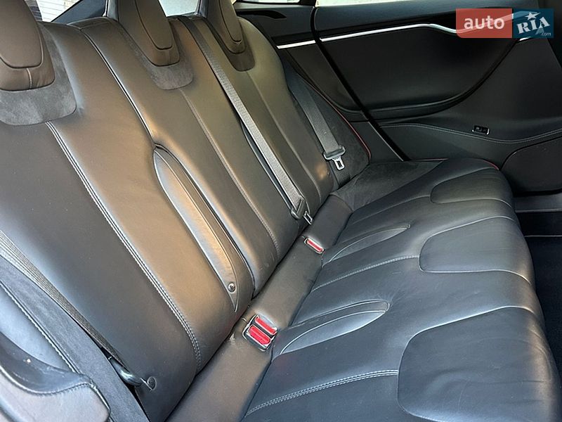 Лифтбек Tesla Model S 2014 в Киеве