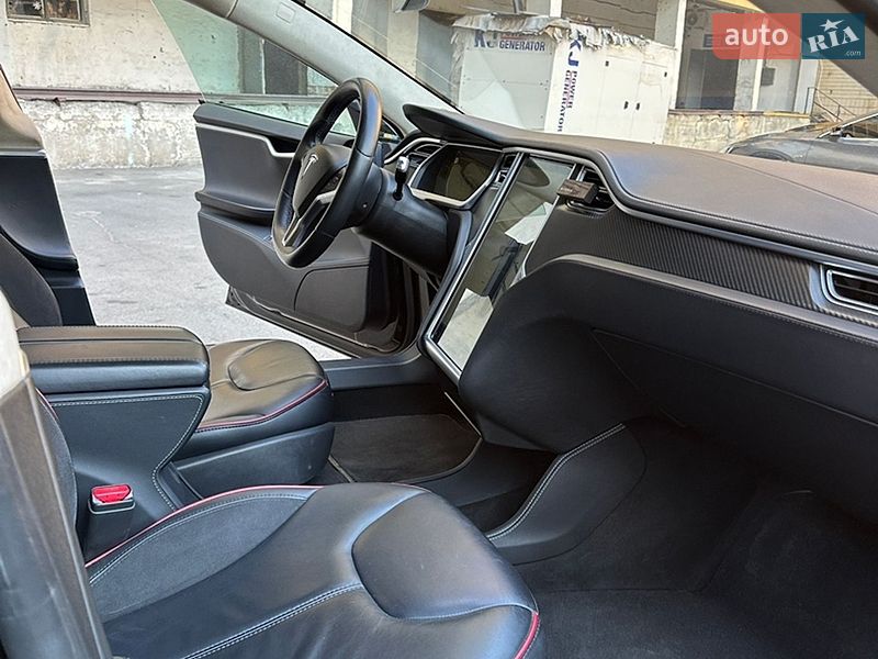 Лифтбек Tesla Model S 2014 в Киеве