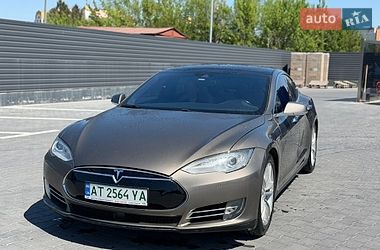 Лифтбек Tesla Model S 2015 в Каменец-Подольском