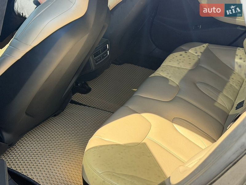 Лифтбек Tesla Model S 2015 в Каменец-Подольском