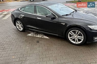 Ліфтбек Tesla Model S 2013 в Кременчуці