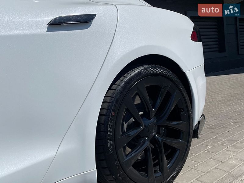Лифтбек Tesla Model S 2021 в Киеве