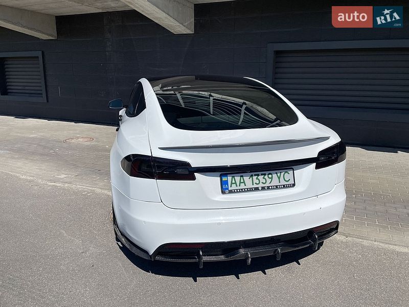 Лифтбек Tesla Model S 2021 в Киеве