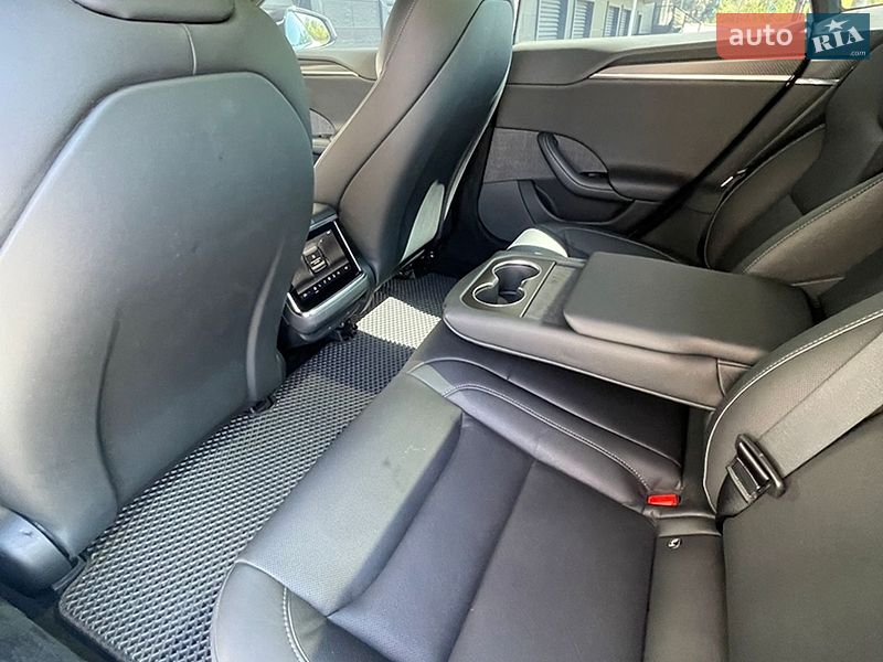 Лифтбек Tesla Model S 2021 в Киеве