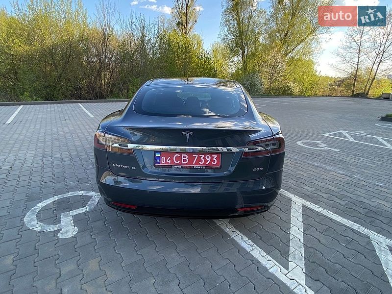 Лифтбек Tesla Model S 2017 в Киеве