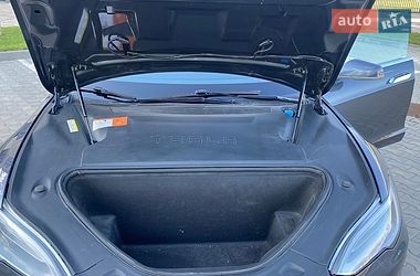 Лифтбек Tesla Model S 2017 в Киеве