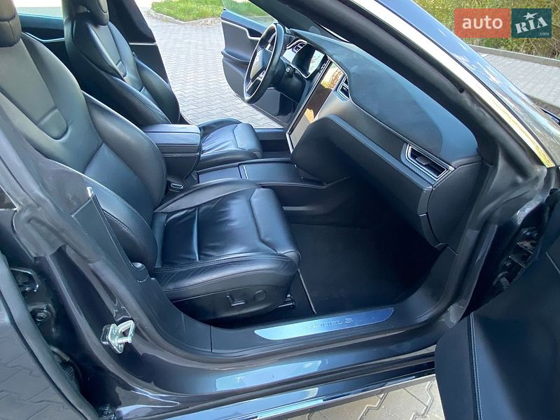 Лифтбек Tesla Model S 2017 в Киеве